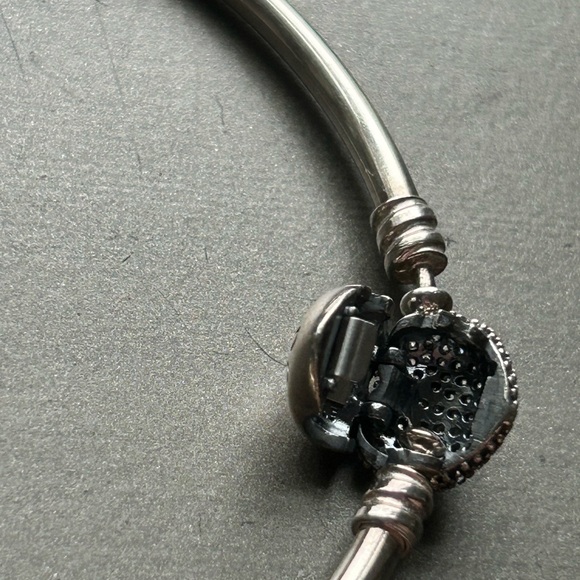 Pandora pave heart clasp bangle - Picture 6 of 6